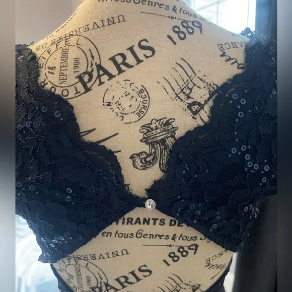 Gorgeous Formal Gown.                        Bag 90 - Picture 8 of 15